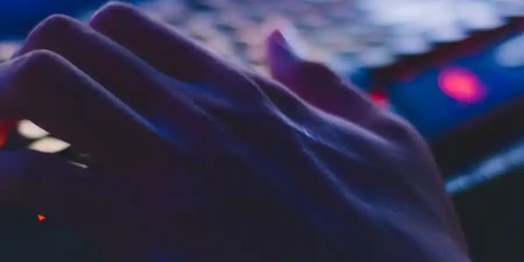 Oszust nie wnika. Kantuje na BLIK-a.