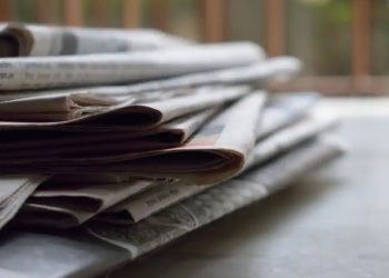 Media lokalne – lokalni politycy.  Echo pyta, AI odpowiada