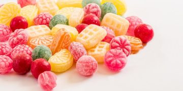 Ukradł cukierki warte 3 zł, musi zapłacić 1 tys. zł