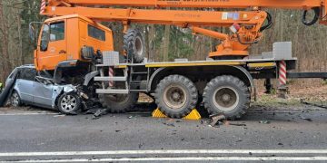 Kierowca i pasażer osobówki nie mieli szans. Śmierć na miejscu