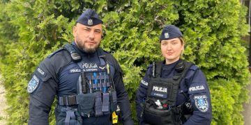 Z płonącego mieszkania uratowali kobietę! Wynieśli ją przez balkon