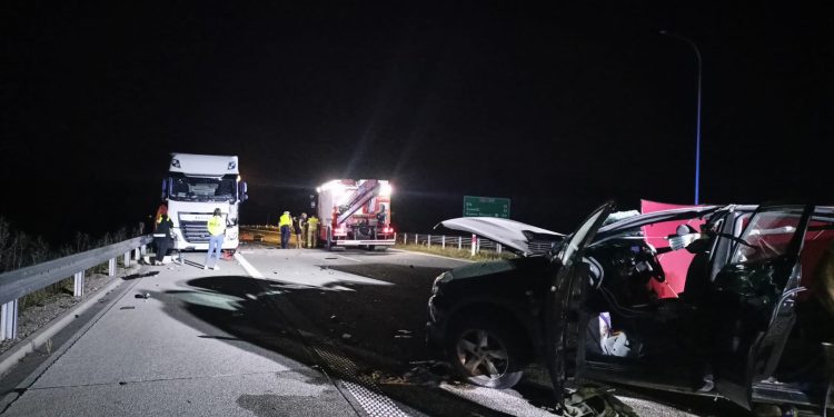 Dwie osoby nie żyją, dziecko w szpitalu – zdjęcia