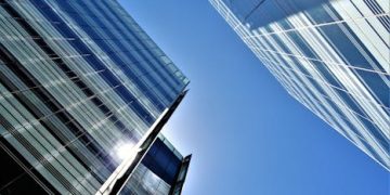 Wyskoczył z 9 piętra wieżowca. Śmierć na miejscu