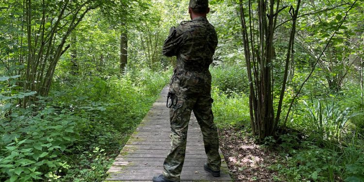 Wrzenie na granicy. Poleciały butelki i kamienie …
