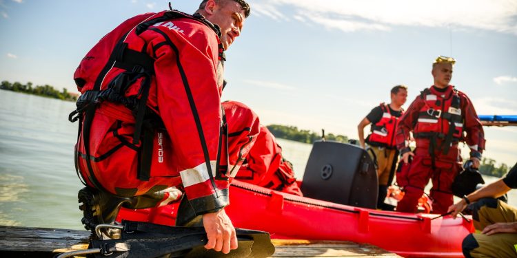 Dramatyczna akcja na Jeziorze Ełckim. Trwają poszukiwania