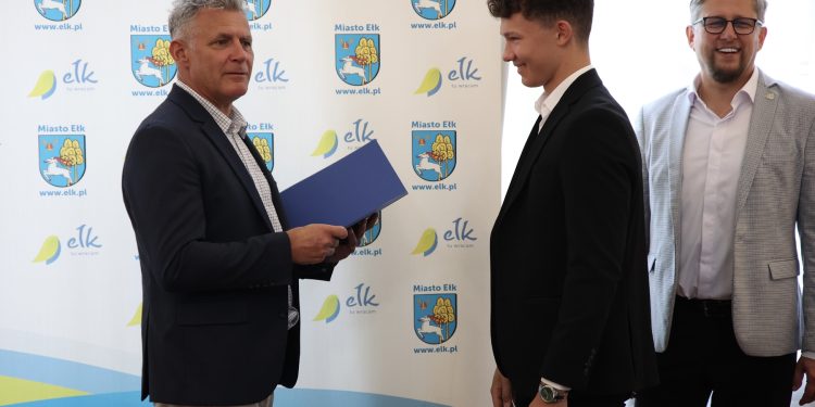 15 osób otrzyma stypendia. 100 tys. zł dla sportowców. Zdjęcia!