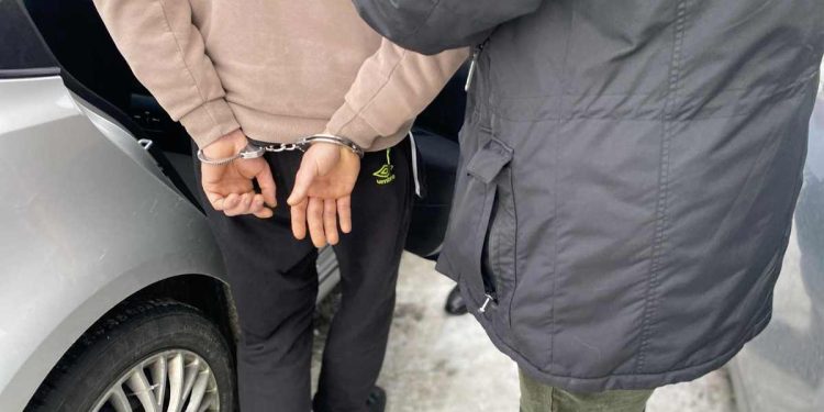 Zaatakował ojca, uderzał go w twarz i groził śmiercią