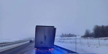 🚨 Utrudnienia na trasie S61. Kolizja czterech ciężarówek