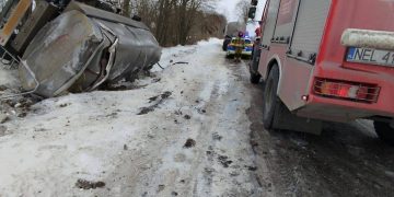 Mleczna katastrofa w Kopijkach! Cysterna wpadła do rowu