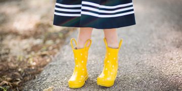 Dlaczego kalosze dla dziewczynki to nie tylko obuwie na deszcz? – 7 mniej oczywistych zastosowań