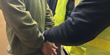 Dusił partnerkę, groził śmiercią. Chciał pieniędzy na wódkę.