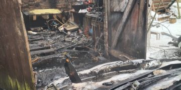 Płomienie trawiły garaż! Samochód spłonął doszczętnie …