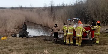 TRAGICZNY FINAŁ POSZUKIWAŃ NA JEZIORZE SKOMĘTNO. ODNALEZIONO CIAŁO 60-LATKA