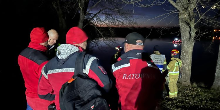 TRAGEDIA PRZED ŚWIĘTAMI! CIAŁO 15-LATKA WYŁOWIONE Z JEZIORA 💔