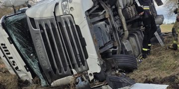 DRAMAT NA DW662! CIĘŻARÓWKA WYLECIAŁA Z DROGI! ZOBACZ ZDJĘCIA!