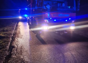 MASAKRA! AUTO STANĘŁO W OGNIU! KIEROWCA W ŚRODKU SPŁONĄŁ