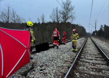 🔴 KOLEJNY TRAGICZNY PORANEK NA TORACH – RUCH CAŁKOWICIE WSTRZYMANY