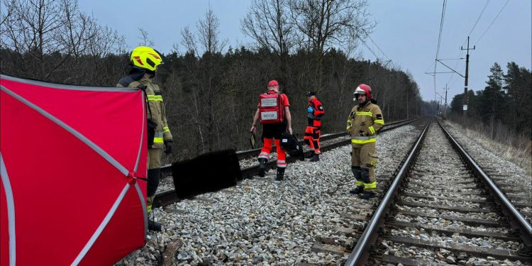 🔴 KOLEJNY TRAGICZNY PORANEK NA TORACH – RUCH CAŁKOWICIE WSTRZYMANY