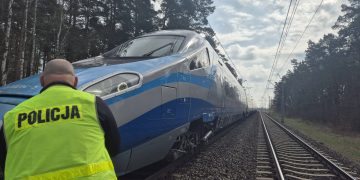 KRĘCIŁ SIĘ PRZY NASYPIE… CHWILĘ PÓŹNIEJ PRZERAŹLIWY GWIZD …