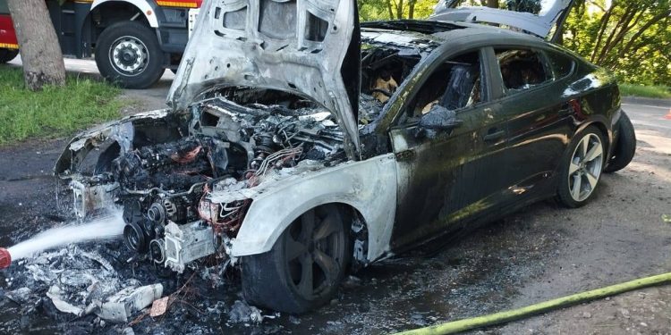 Ogień pochłonął audi w kilka minut! Ogromne straty. Zdjęcia