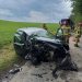 Groźny wypadek. Samochód osobowy uderzył w drzewo