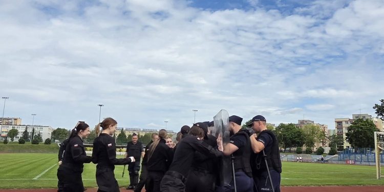 CHAOS NA STADIONIE! DO AKCJI RUSZYŁY SIŁY Z SIEDMIU POWIATÓW