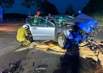 Wieczorny dramat na skrzyżowaniu. Dwa auta rozbite, są ranni