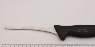 Terror w bloku! Pijany 42-latek z nożem groził sąsiadom śmiercią