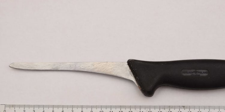 Terror w bloku! Pijany 42-latek z nożem groził sąsiadom śmiercią