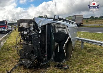 Koszmarny poranek na S7! Rozbity Citroen i akcja ratowników