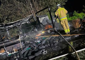 Chwile grozy! Drewniana konstrukcja płonęła w środku nocy