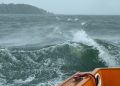 🍺🚤 „TO KOBIETA PROWADZIŁA”? POLICJANCI SZYBKO ODKRYLI PRAWDĘ …