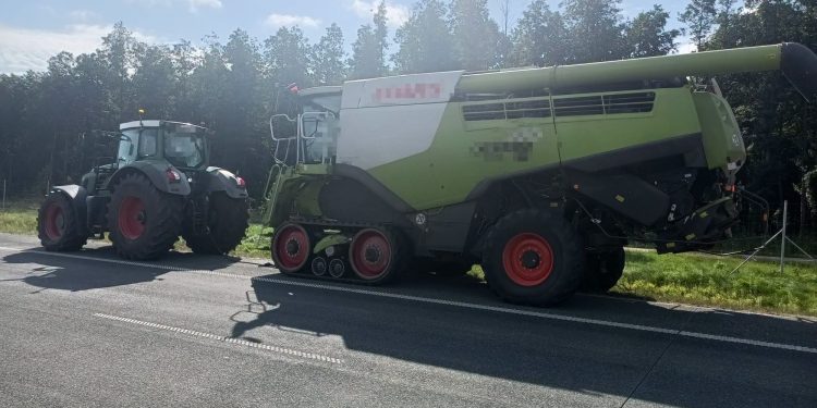 KOMBAJN NA S61! Pomyłka rolników i nietypowa akcja policji