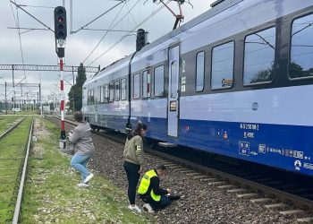 TRAGEDIA NA TORACH! 45-LATKA ZGINĘŁA POD KOŁAMI POCIĄGU