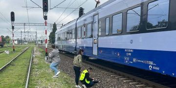 TRAGEDIA NA TORACH! 45-LATKA ZGINĘŁA POD KOŁAMI POCIĄGU