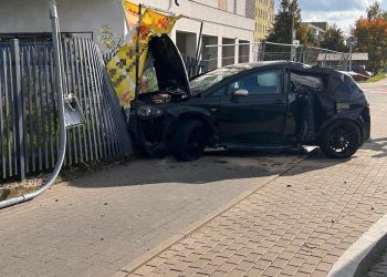 Chciał wyprzedzić dwa auta naraz. Nie udało się …