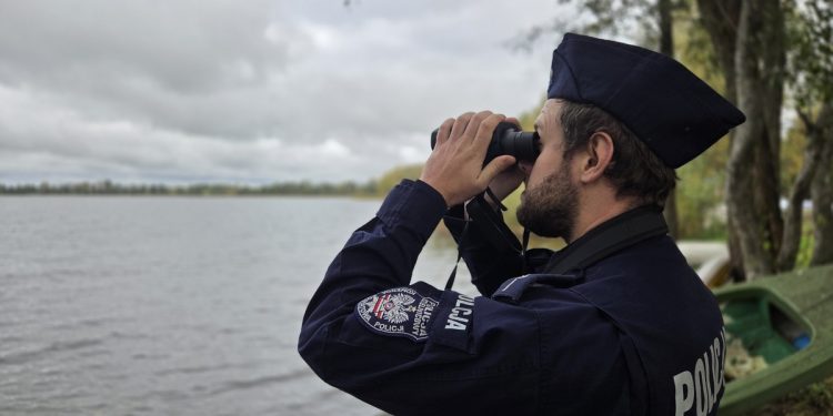 WYCHŁODZENIE, GĘSTY LAS I ZBIORNIK WODNY! Policja szukała zaginionego