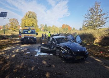 Dachowanie BMW podczas wyprzedzania! W aucie dwoje dzieci …