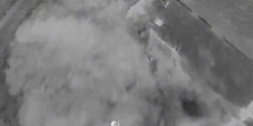 LASY, BAGNA I OPUSZCZONA STODOŁA. Dron pomógł odnaleźć człowieka