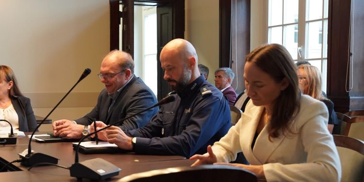 Mundurowi mają pilnować bezpieczeństwa dzieci